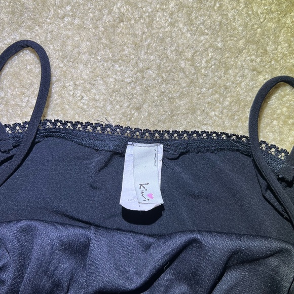 Black floral tank top. Size large. - Picture 2 of 2